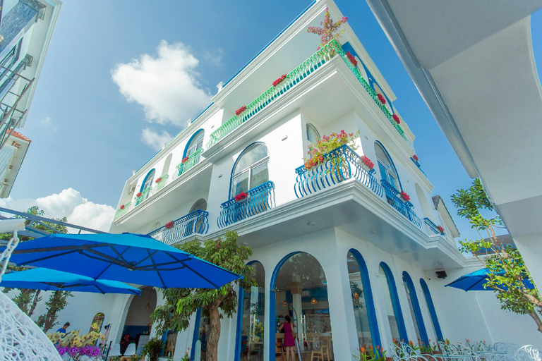 Exterior view 2, Santorini House and Coffee, Da Nang