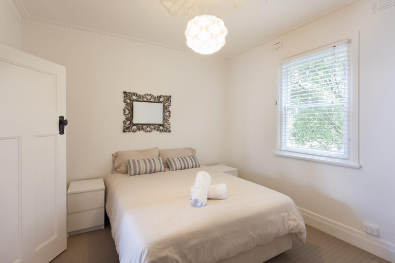 Others 4, Sorrento Beach House: great location & pool, Melbourne