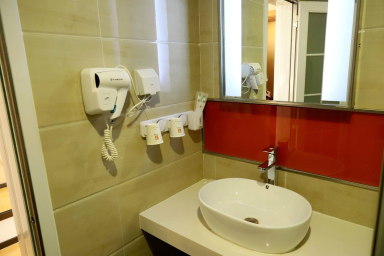 Bathroom, 7Days Premium Dalian Airport, Dalian