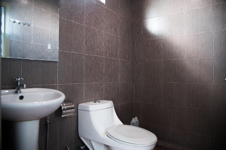 Bathroom 3, Shuang Ling Bird Nest, Miri