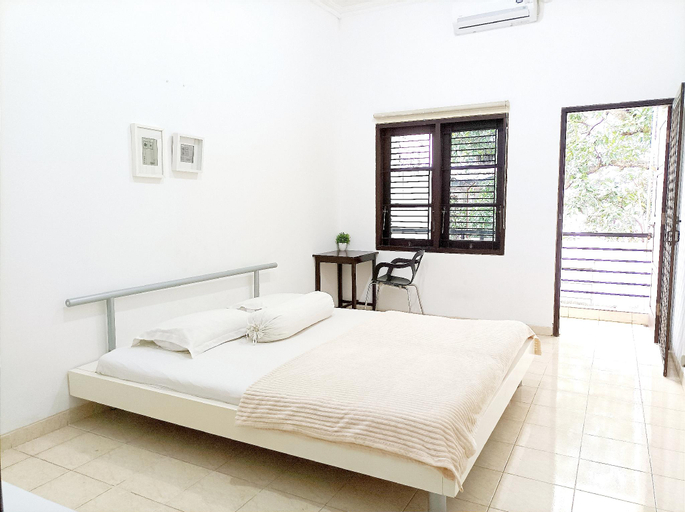 Bedroom 2, Netflix/Wifi/Parking/1km to Tunjungan Plaza-2, Surabaya