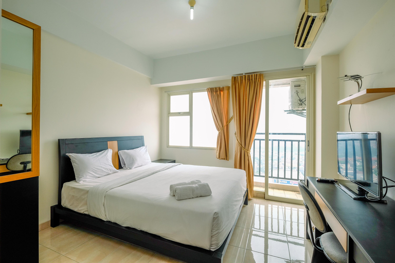 Simply and Comfort Living Studio Room at Margonda Residence 3 Apartment By Travelio, Depok