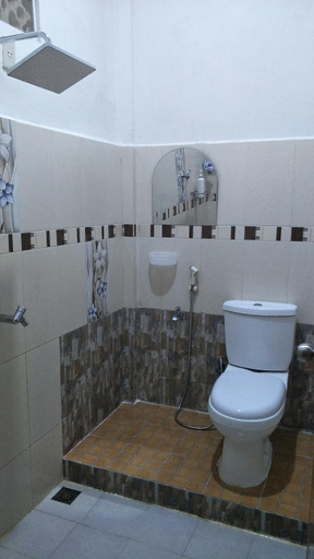Bathroom 3, Kana Hasya Homestay "Rumoh Jamee", West Aceh