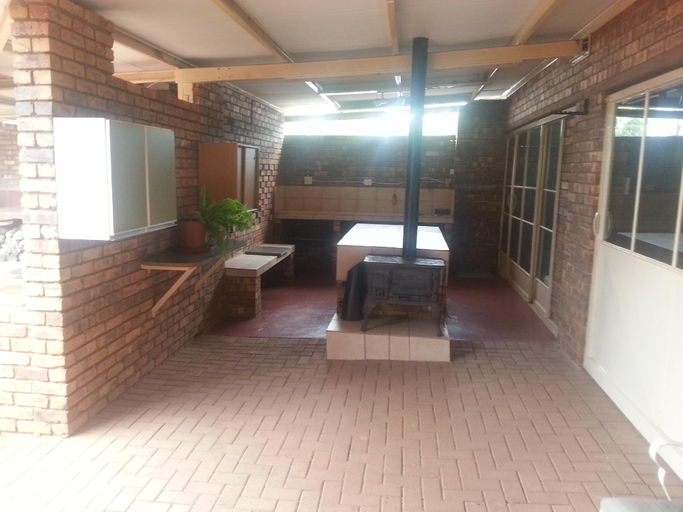 Others 5, At The Rocks Country Estate, City of Tshwane