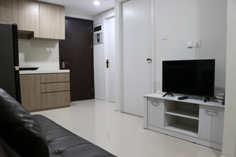 Comfort and Minimalist 2BR at Daan Mogot City Apartment By Travelio, Jakarta Barat