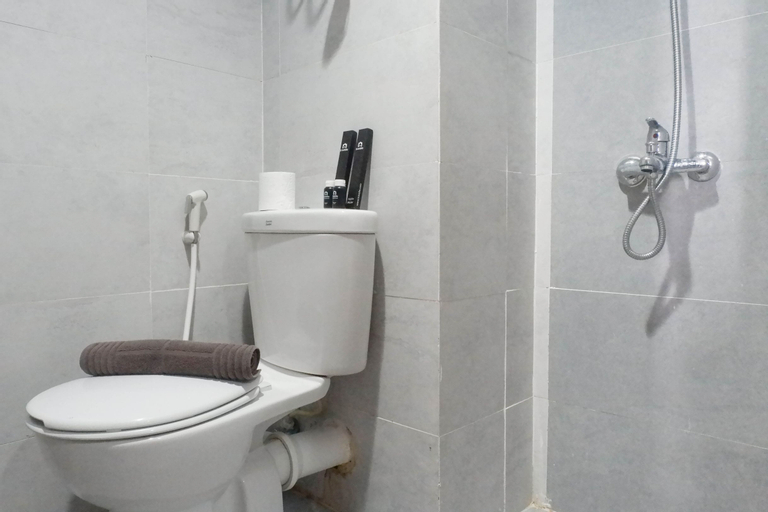 Bedroom 3, Cozy and Compact Studio Apartment at Taman Melati Surabaya By Travelio, Surabaya