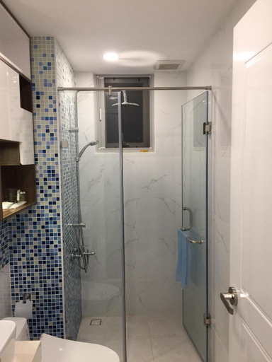 Bathroom 4, Scenic Valley Marvel, District 7