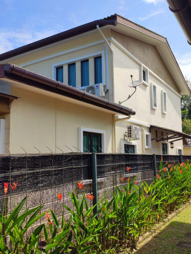 2 Storey Semi-D Homestay Nilai KLIA Sepang w POOL, Seremban