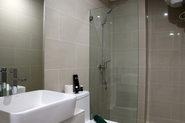 Bedroom 5, Comfort and Minimalist 2BR at Daan Mogot City Apartment By Travelio, West Jakarta