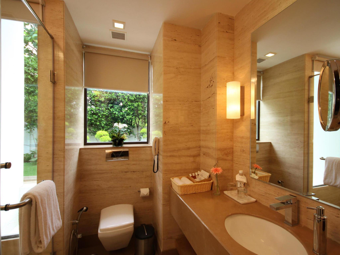 Bathroom, The Ocean Pearl Gardenia, Delhi