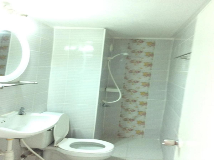 Bathroom 3, Comfortable Studio T8 Impact Bangkok Thailand, Pak Kret