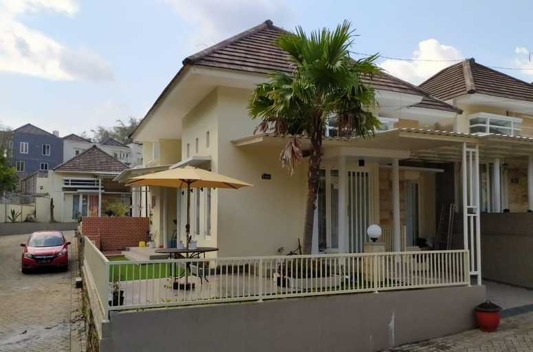 Others 5, Villa Allesha Batu, Malang