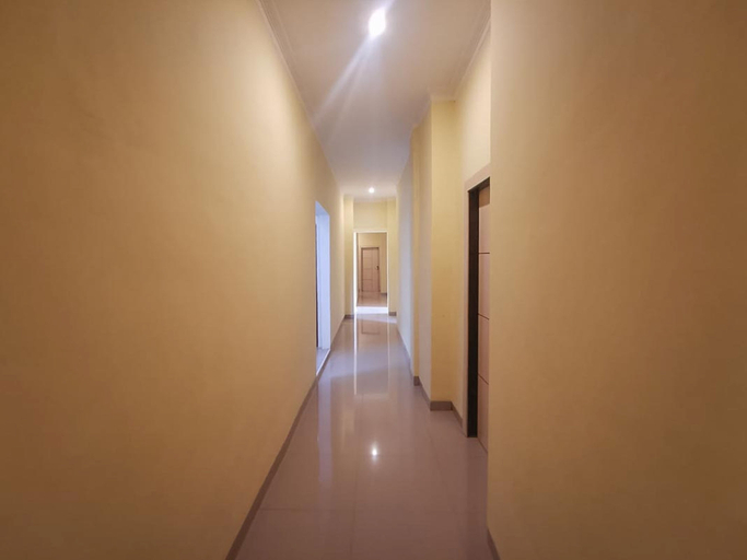 Public Area 3, RedDoorz near Kantor Walikota Bontang, Bontang