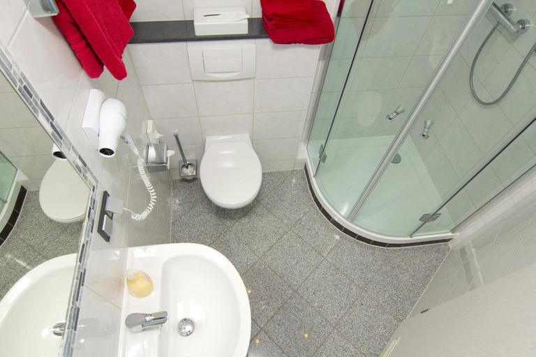 Bathroom 3, Hotel Engelhorn, Rhein-Neckar-Kreis
