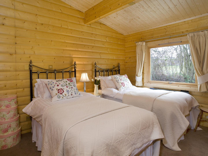 Others 2, Cherbridge Lodges – Riverside lodges short lets (business or holidays), Oxfordshire