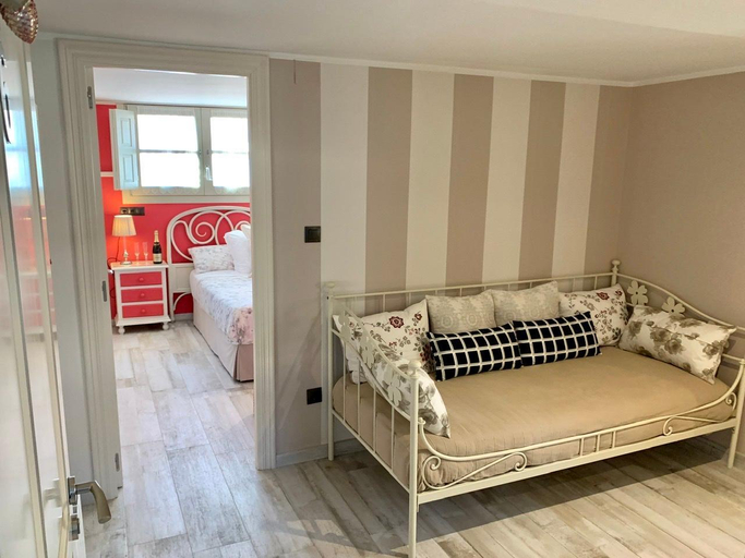 Bedroom 2, Akla Hotel Suites Santillana, Cantabria