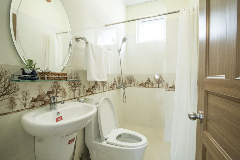Bathroom 5, Luto Hotel, Đà Lạt