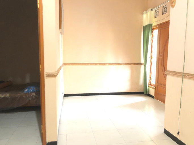 Others 4, 9 Bedrooms Riza Villa, Malang