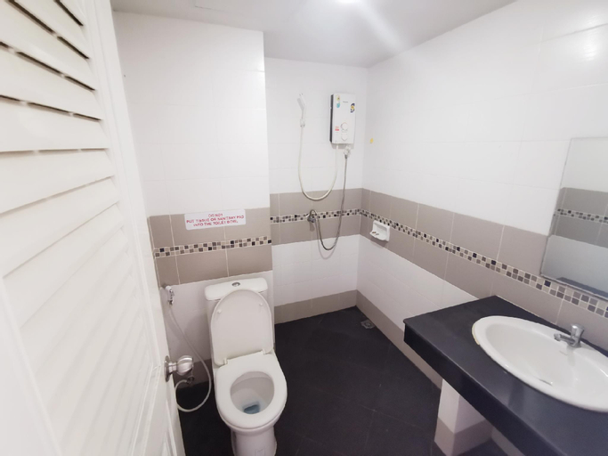 Lanting House / 2 person Room/  KingBed / Window, Phuket Island