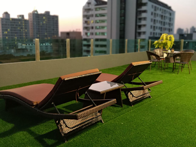 Exterior & Views 22