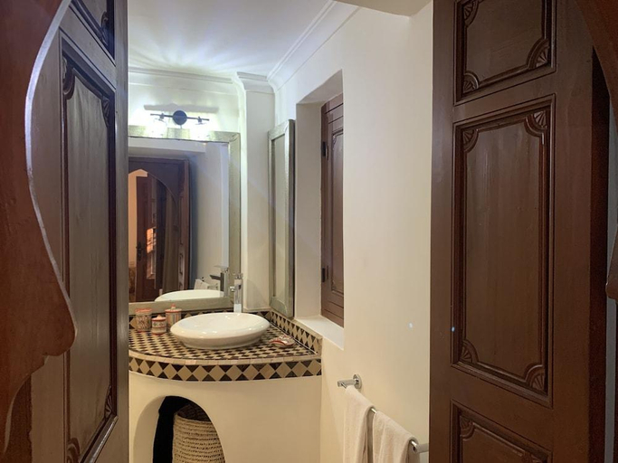 Bathroom 4, Riad Dar Beldia and Spa, Marrakech