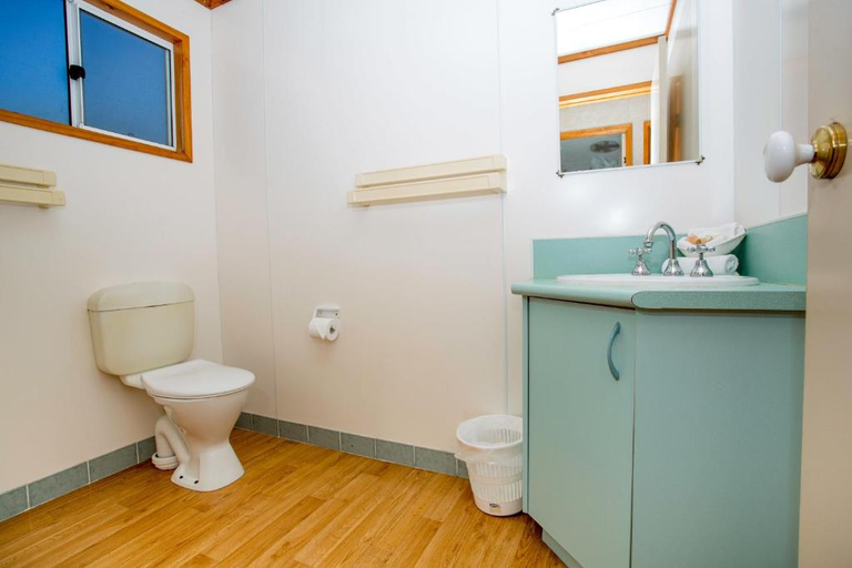 Bathroom 3, Reflections Holiday Parks Forster Beach, Great Lakes