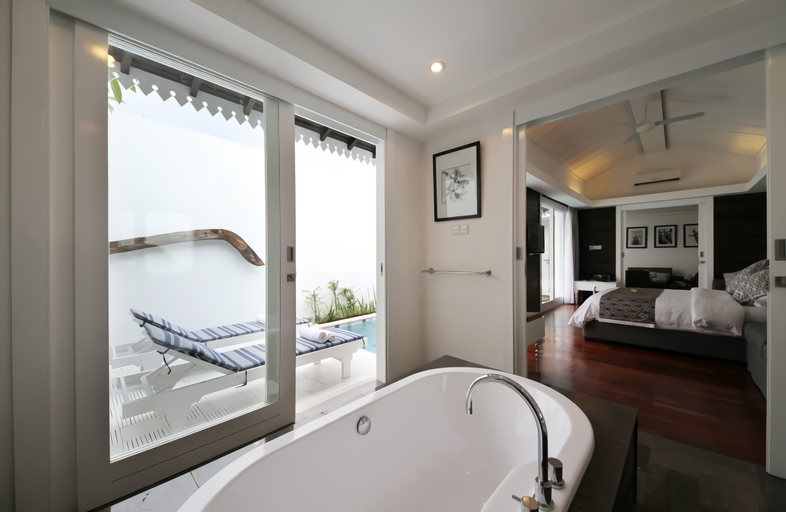 Bathroom, The Kanjeng Villas Batubelig, Badung