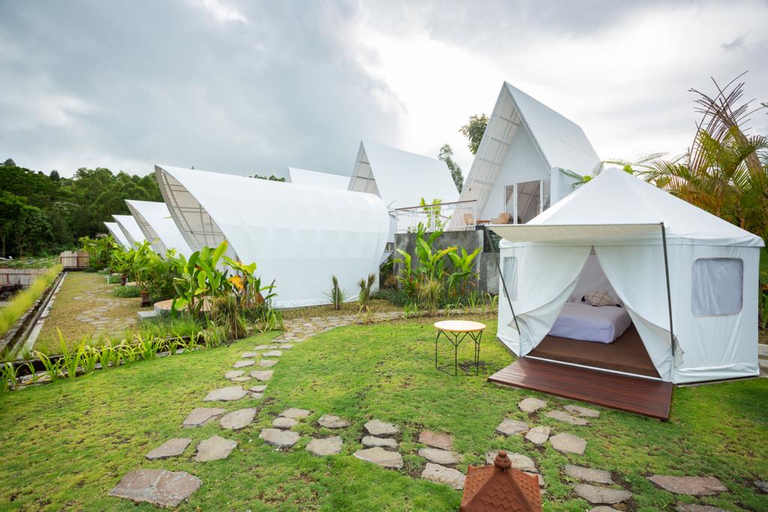 Exterior & Views 18