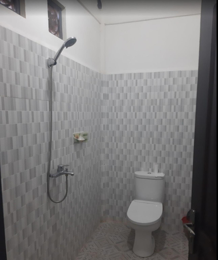 Bathroom 2, Affordable Room @ Eja Guest House, Ende