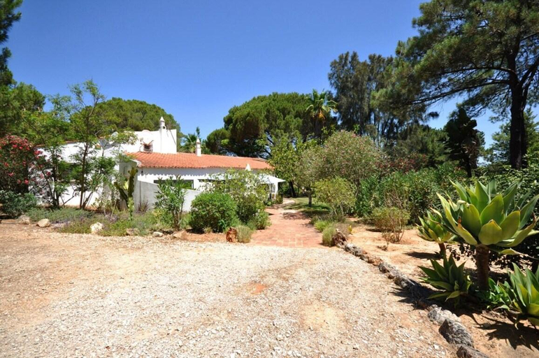 Others 3, Fantastic vacation getaway, Private Tennis Court Golf Practice Facility, Loulé
