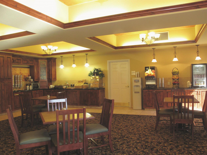 Food & Drinks 5, La Quinta Inn & Suites by Wyndham Rifle, Garfield