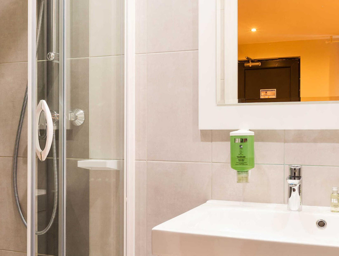 Bathroom 4, Quality Inn & Suites, Jasper