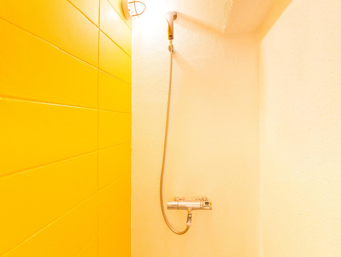 Bathroom 4, Seawall Hostel, Chatan
