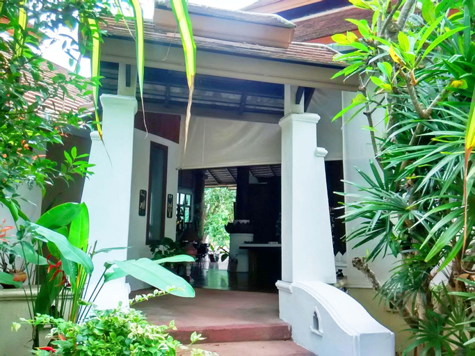 Exterior & Views 30