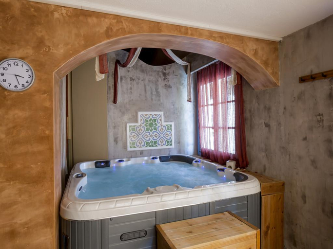 Bathroom 5, Dessole Dolphin Bay Resort, Crete