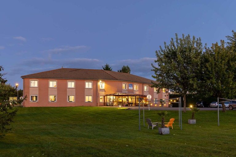 Exterior & Views