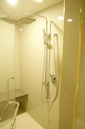Bathroom 3, Jolly Suites & Spa Hotel, Chom Thong