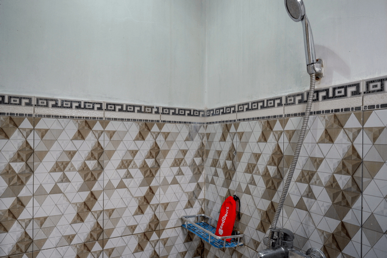 Bathroom 3, RedDoorz @ Gerbang Dieng Plateau Area, Wonosobo