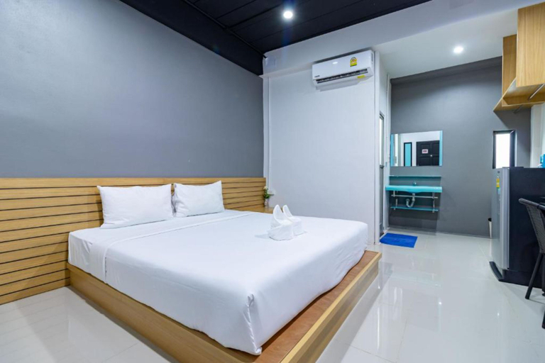 CS Klongtoey Grand Resort - Tap to explore photos