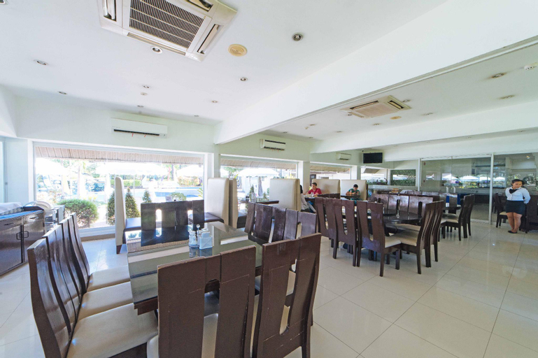 Food & Drinks, The Ritz Hotel at Garden Oases (Multiple-Use Hotel), Davao City