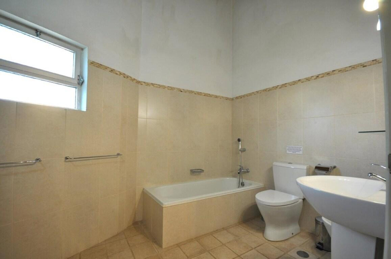 Bathroom 2, Fantastic vacation getaway, Private Tennis Court Golf Practice Facility, Loulé