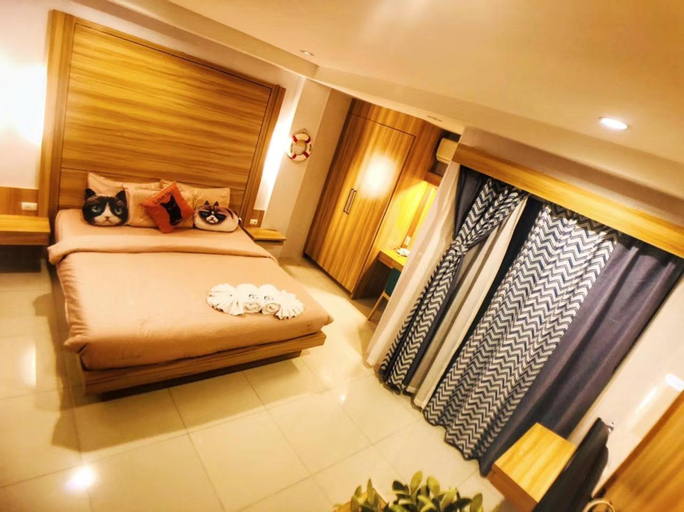 Patong Beach CatThemeHostel kingbed/balcony/lift-4, Phuket Island