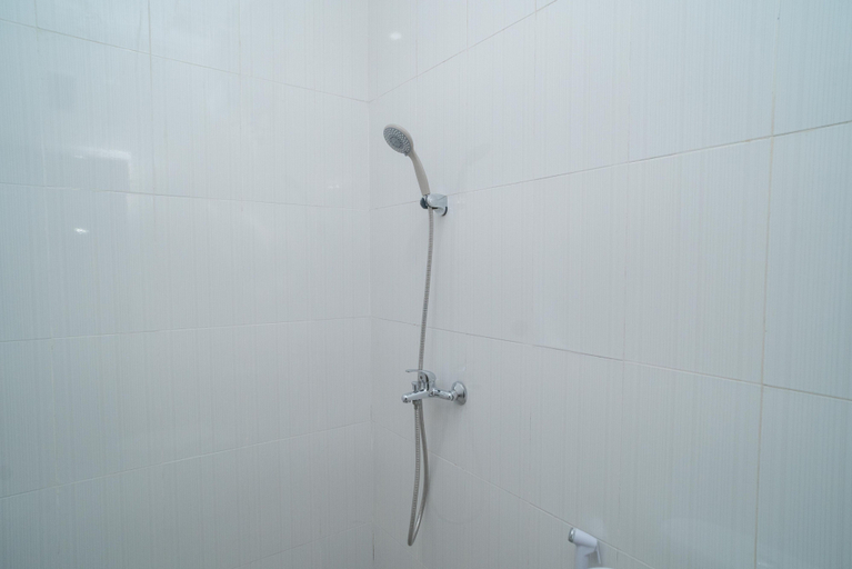 Bathroom 4, RedDoorz @ Jalan Gunung Talang Mahendradatta, Denpasar