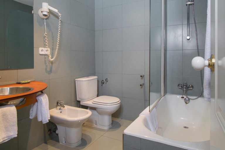 Bathroom 4, Hotel Niza, Guipúzcoa
