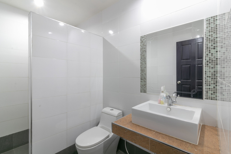 Bathroom 5, Chaiyo Resort Phuket, Phuket Island