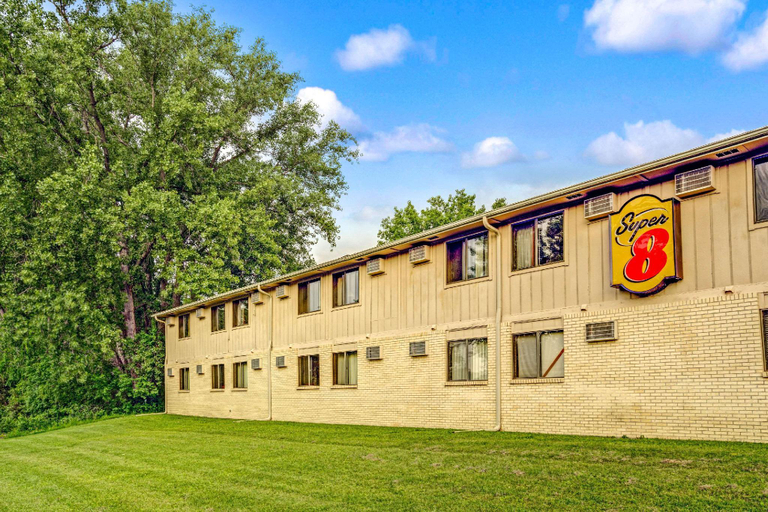 Exterior & Views 2, Super 8 By Wyndham Chaska, Carver
