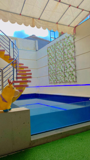 Sport & Beauty 2, Villa Pondok Ima / private pool + wifi +android tv, Malang