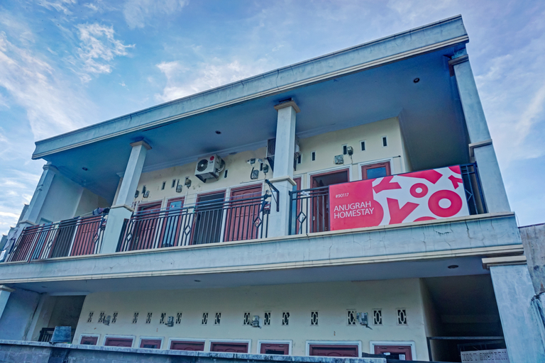 Exterior & Views 1, OYO 90117 Anugrah Homestay, Makassar