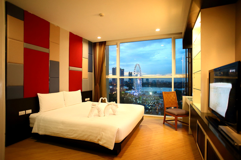 Exterior & Views 10