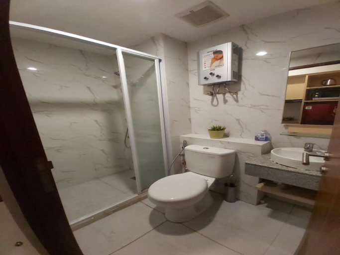 Bathroom 4, Kamala Lagoon Apartemen by Icha Room, Bekasi